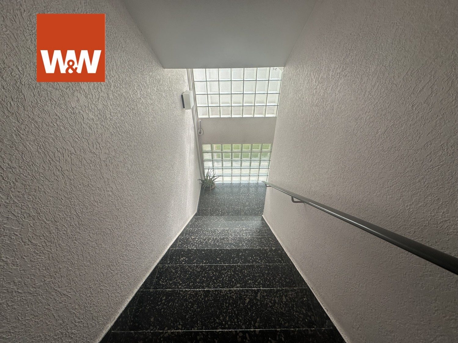 Immobilienangebot - Fellbach / Schmiden - Alle - Attraktive Kapitalanlage mit Stellplatz und großem Garten in begehrter Lage von Fellbach