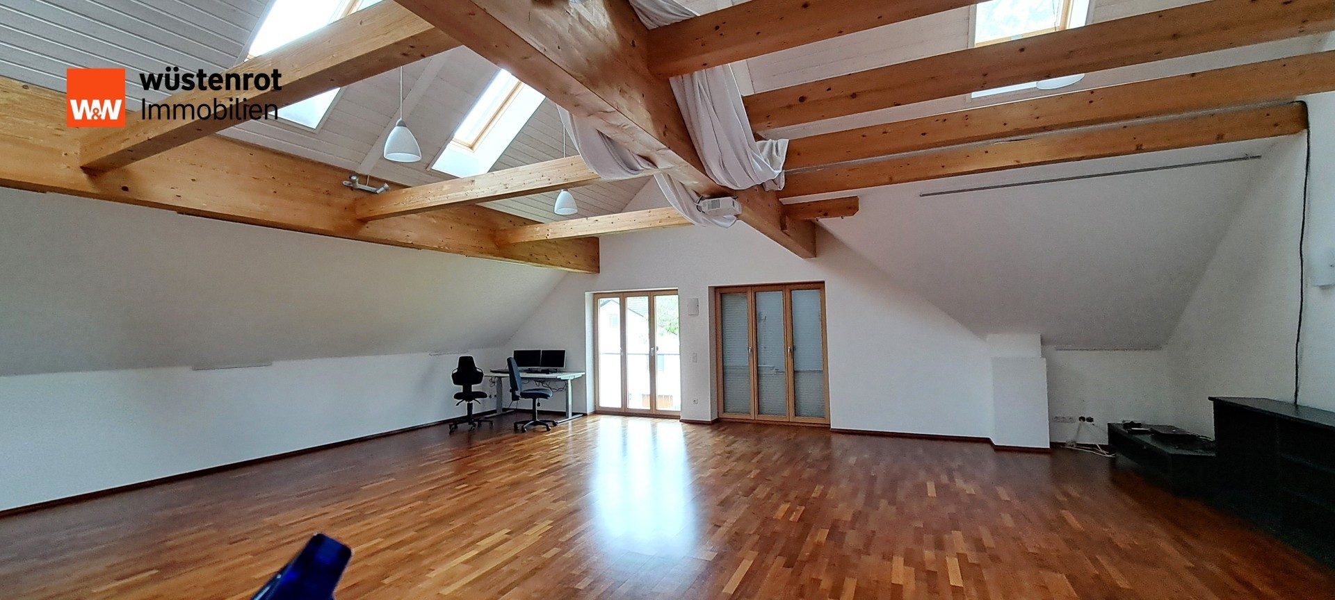 Immobilienangebot - Reichertshausen / Langwaid - Alle - Sehr große und helle 3-Zi-DG-Wohnung im 1. OG