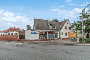 Immobilienangebot - Erlangen - Alle - Mehrfamilienhaus mit Laden, Werkstatt und vielen Extras 
auf herrlich großem Grundstück.

Erlangen-Eltersdorf.