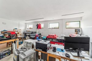 Immobilienangebot - Erlangen - Alle - Mehrfamilienhaus mit Laden, Werkstatt und vielen Extras 
auf herrlich großem Grundstück.

Erlangen-Eltersdorf.