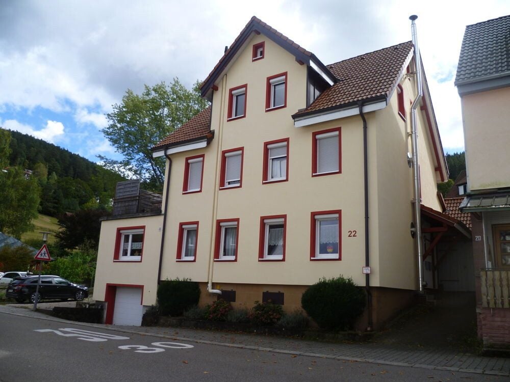 Immobilienangebot - Baiersbronn - Alle - Kapitalanlage oder Generationenhaus ?
Modernisiertes 3-Familienhaus in Baiersbronn