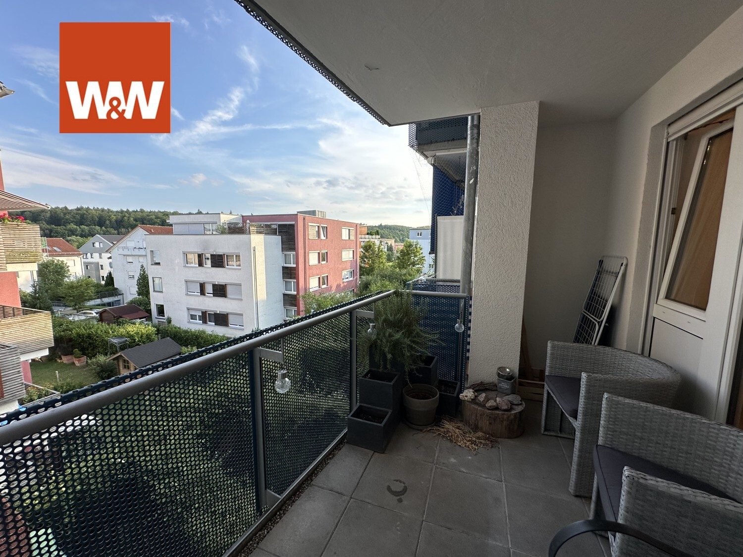 Immobilienangebot - Böblingen - Alle - Modernisierte 2-Zimmerwohnung mit Balkon, Aufzug & TG-Stellplatz im 2. OG in Böblingen