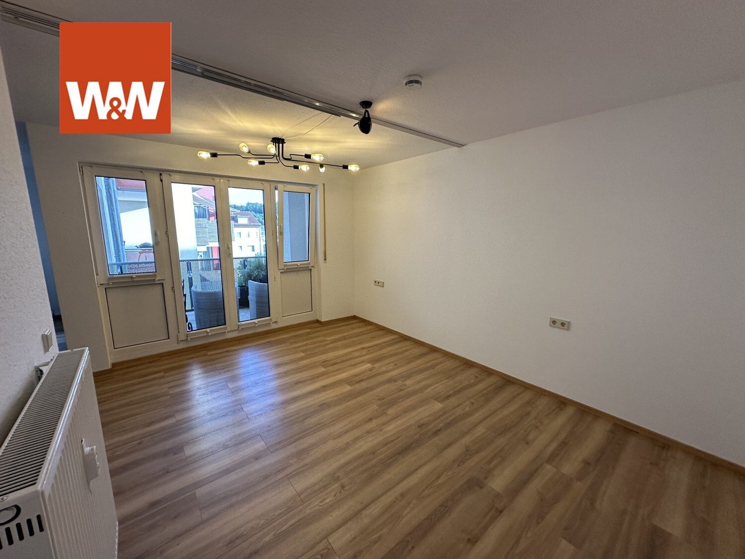 Immobilienangebot - Böblingen - Alle - Modernisierte 2-Zimmerwohnung mit Balkon, Aufzug & TG-Stellplatz im 2. OG in Böblingen