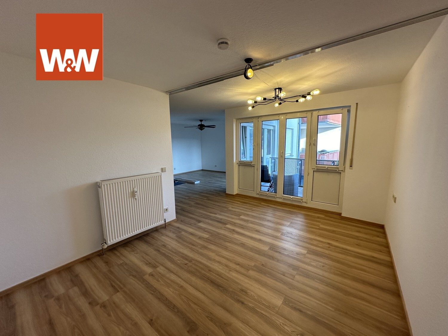 Immobilienangebot - Böblingen - Alle - Modernisierte 2-Zimmerwohnung mit Balkon, Aufzug & TG-Stellplatz im 2. OG in Böblingen