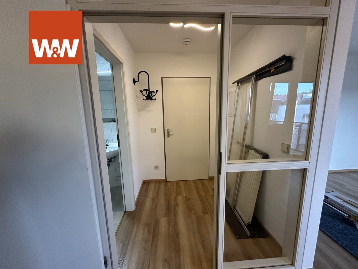 Immobilienangebot - Böblingen - Alle - Modernisierte 2-Zimmerwohnung mit Balkon, Aufzug & TG-Stellplatz im 2. OG in Böblingen