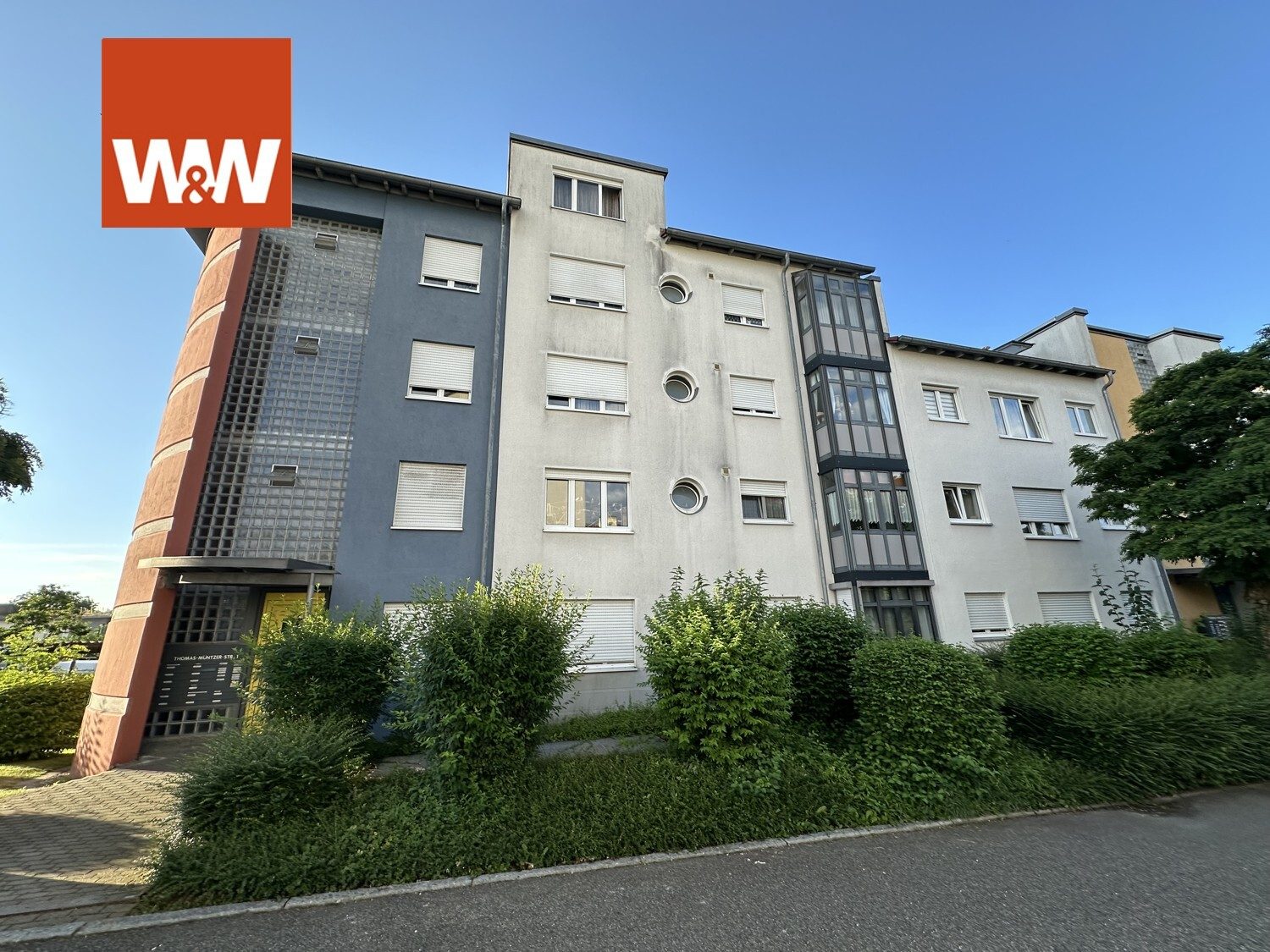 Immobilienangebot - Böblingen - Alle - Modernisierte 2-Zimmerwohnung mit Balkon, Aufzug & TG-Stellplatz im 2. OG in Böblingen