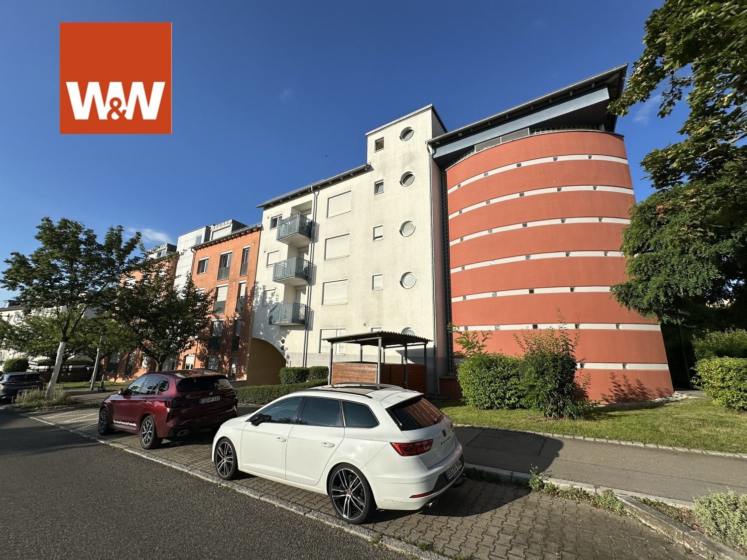 Immobilienangebot - Böblingen - Alle - Modernisierte 2-Zimmerwohnung mit Balkon, Aufzug & TG-Stellplatz im 2. OG in Böblingen