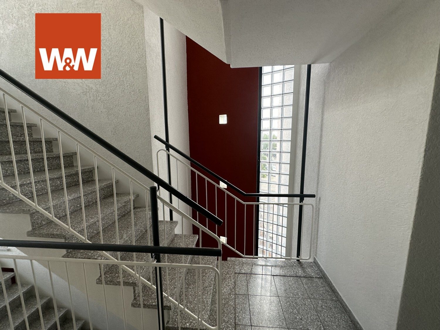 Immobilienangebot - Böblingen - Alle - Modernisierte 2-Zimmerwohnung mit Balkon, Aufzug & TG-Stellplatz im 2. OG in Böblingen