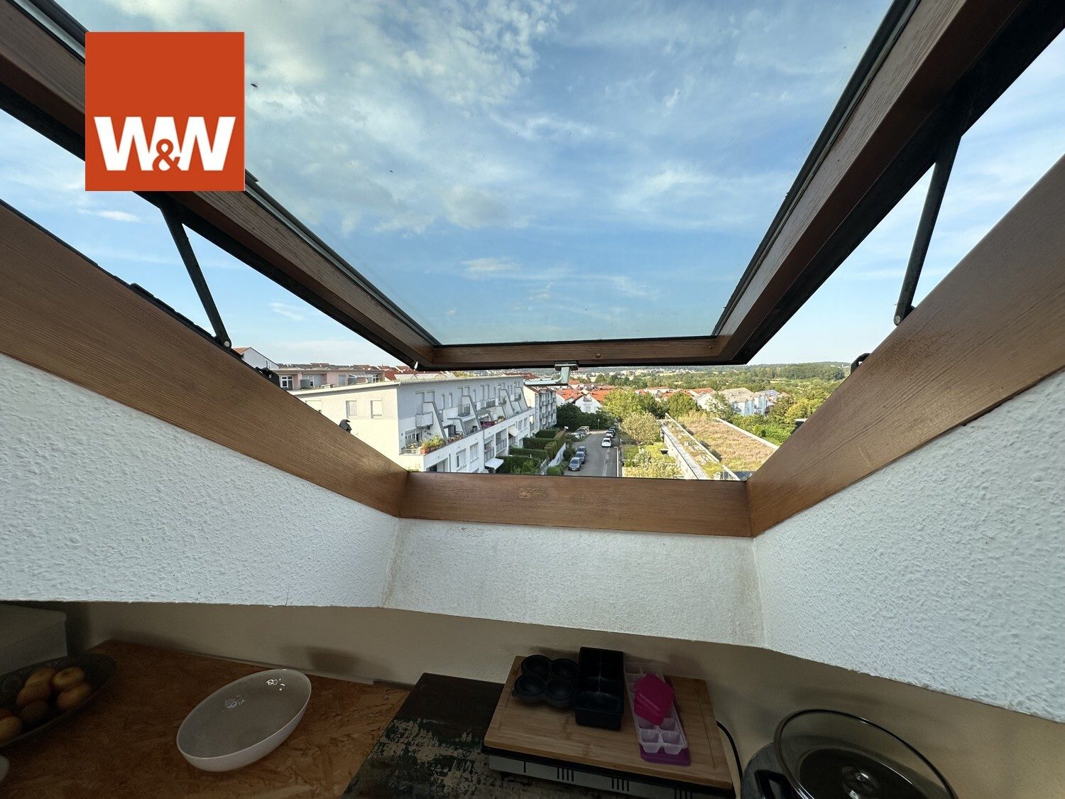 Immobilienangebot - Böblingen - Alle - Charmante 1,5-Zimmer-Dachgeschosswohnung mit Balkon, Aufzug, TG-Stellplatz in Böblingen
