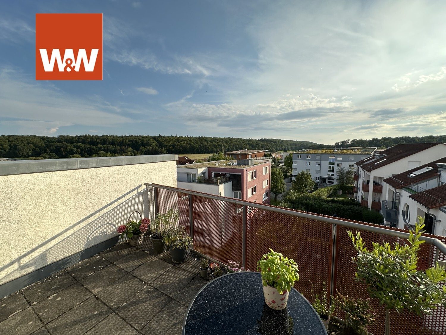 Immobilienangebot - Böblingen - Alle - Charmante 1,5-Zimmer-Dachgeschosswohnung mit Balkon, Aufzug, TG-Stellplatz in Böblingen