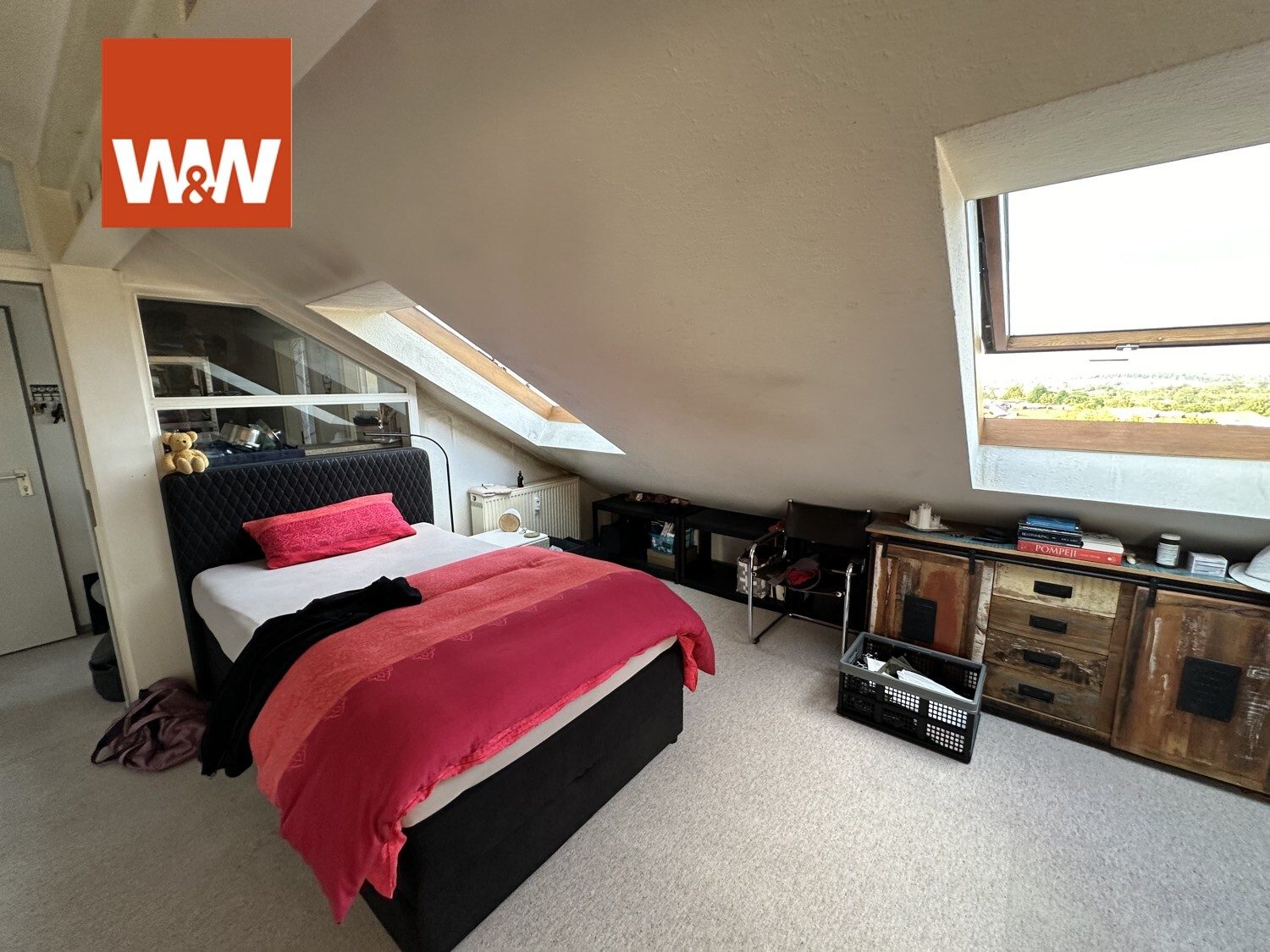 Immobilienangebot - Böblingen - Alle - Charmante 1,5-Zimmer-Dachgeschosswohnung mit Balkon, Aufzug, TG-Stellplatz in Böblingen