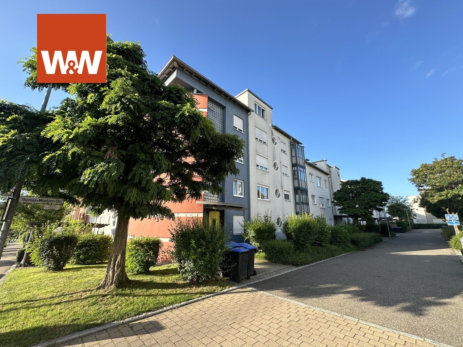 Immobilienangebot - Böblingen - Alle - Charmante 1,5-Zimmer-Dachgeschosswohnung mit Balkon, Aufzug, TG-Stellplatz in Böblingen