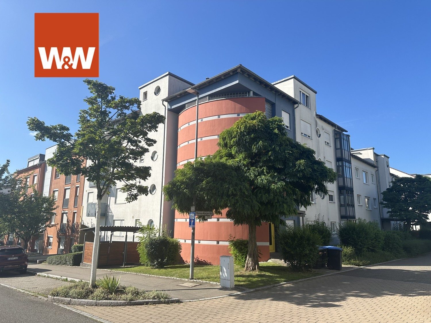 Immobilienangebot - Böblingen - Alle - Charmante 1,5-Zimmer-Dachgeschosswohnung mit Balkon, Aufzug, TG-Stellplatz in Böblingen