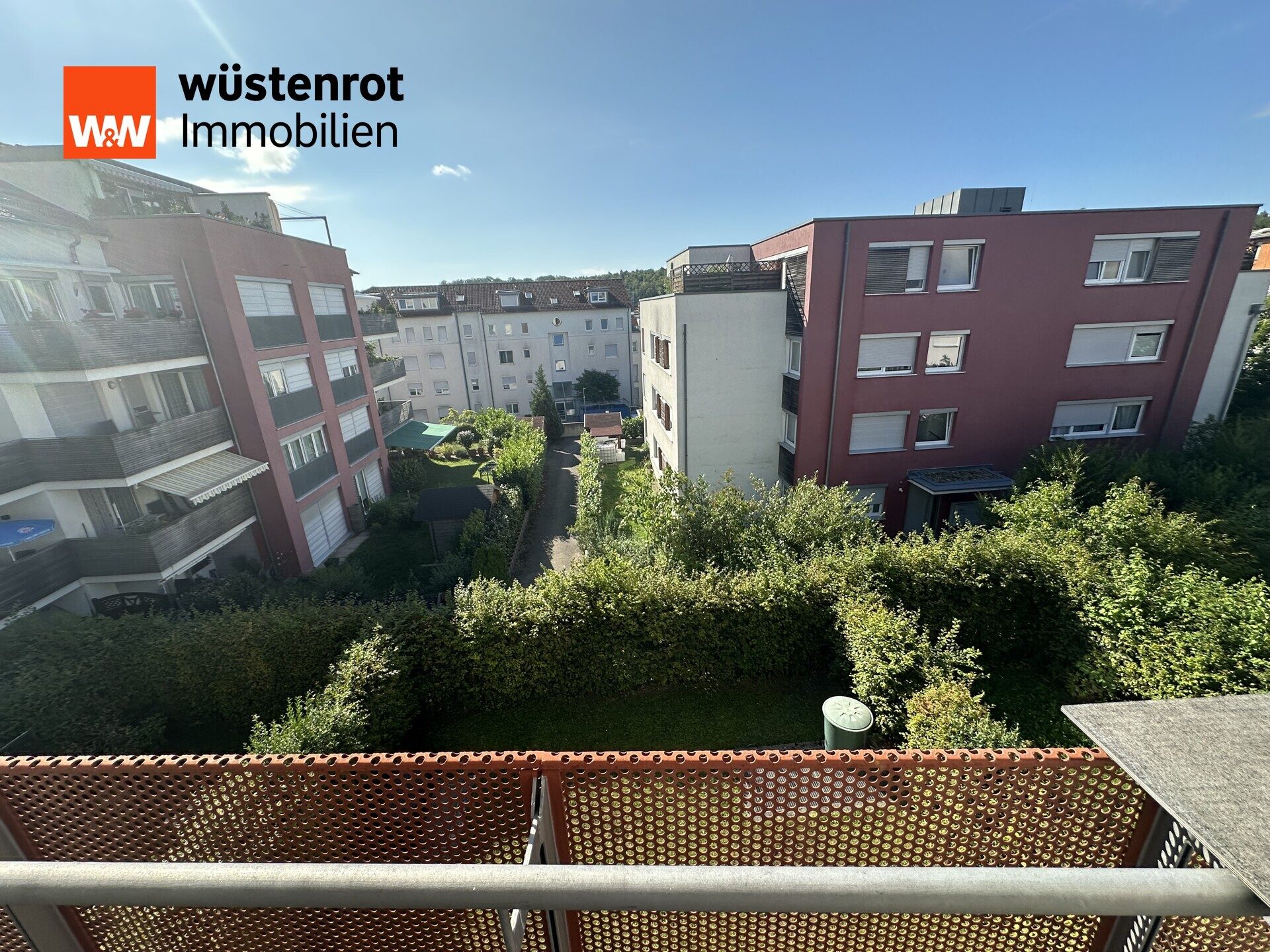Immobilienangebot - Böblingen - Alle - Moderne 2-Zimmerwohnung mit Balkon, TG-Stellplatz in ruhiger Lage von Böblingen – Baujahr 1995