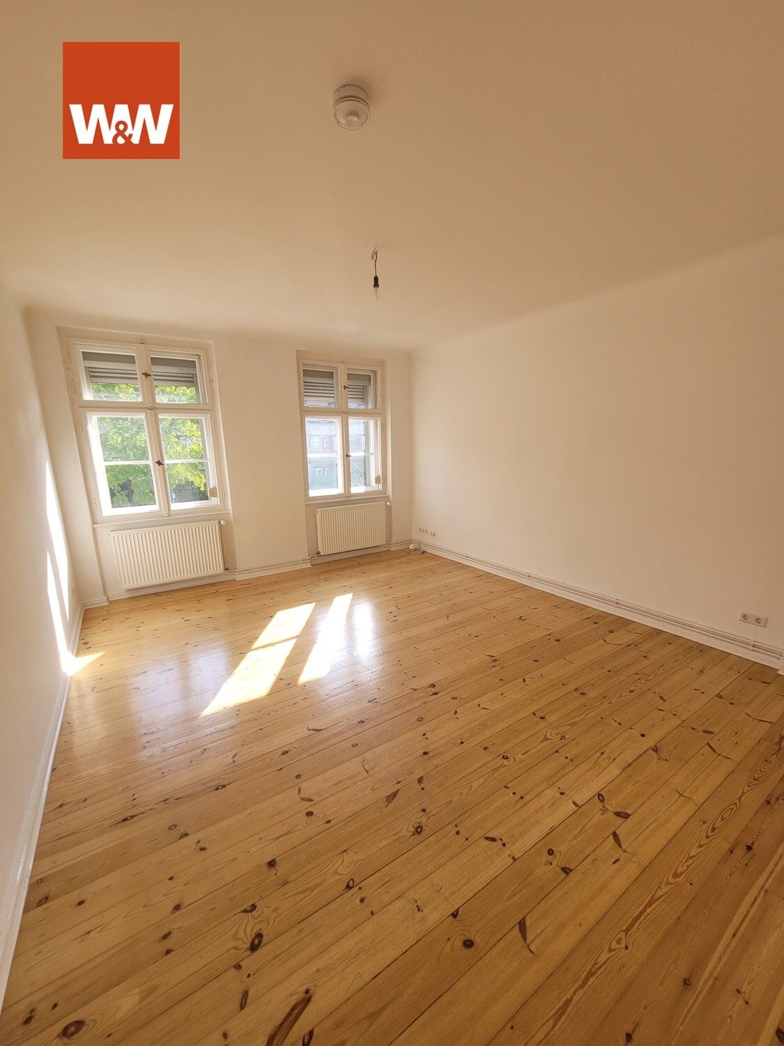 Immobilienangebot - Berlin - Alle - *Bezugsfrei! Sehr schöne arttypische Altbauwohnung, modernisiert und mit eigenem Garten*