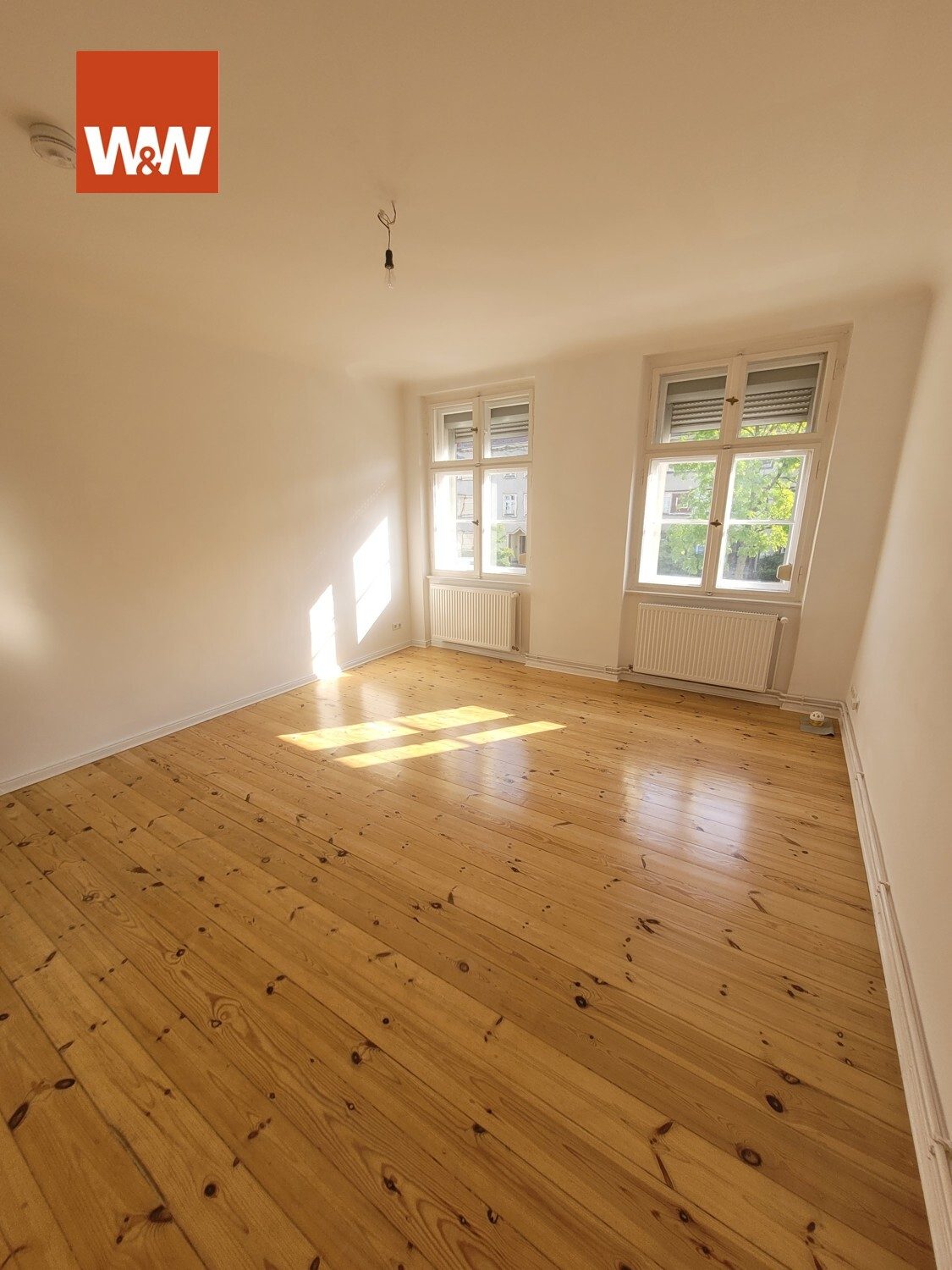 Immobilienangebot - Berlin - Alle - *Bezugsfrei! Sehr schöne arttypische Altbauwohnung, modernisiert und mit eigenem Garten*
