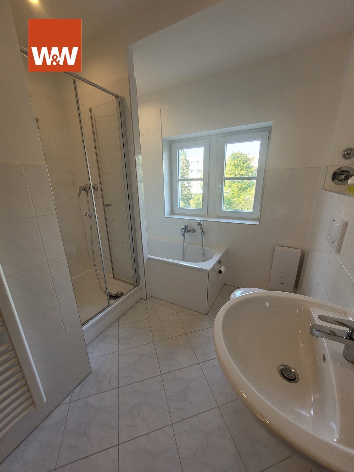 Immobilienangebot - Berlin - Alle - *Bezugsfrei! Sehr schöne arttypische Altbauwohnung, modernisiert und mit eigenem Garten*
