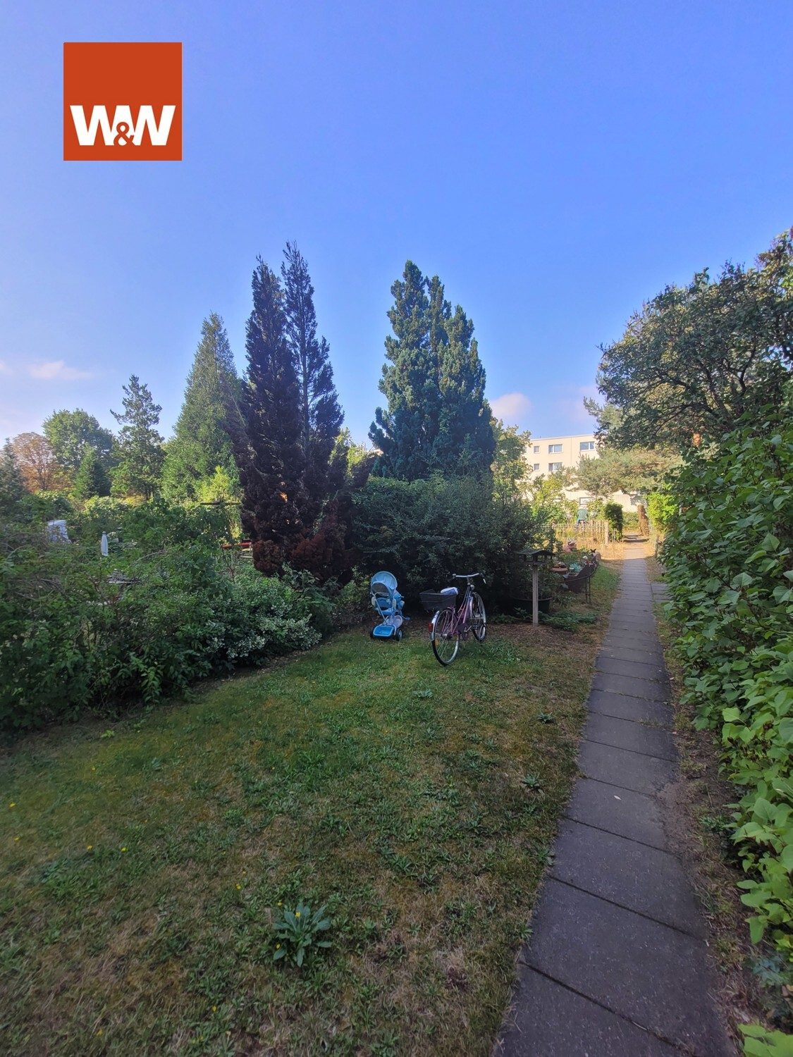 Immobilienangebot - Berlin - Alle - *Bezugsfrei! Sehr schöne arttypische Altbauwohnung, modernisiert und mit eigenem Garten*