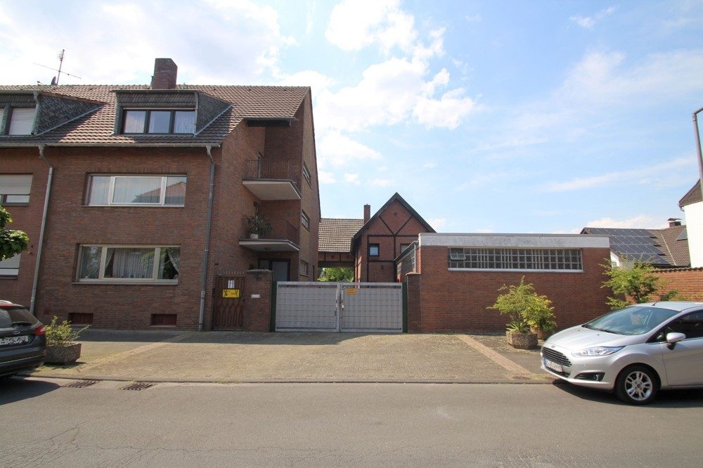 Immobilienangebot - Köln/ Roggendorf - Alle - Hofanlage mit Ein- Zweifamilienhaus und vielen Nebengebäuden zum Ausbau und individueller Nutzung.