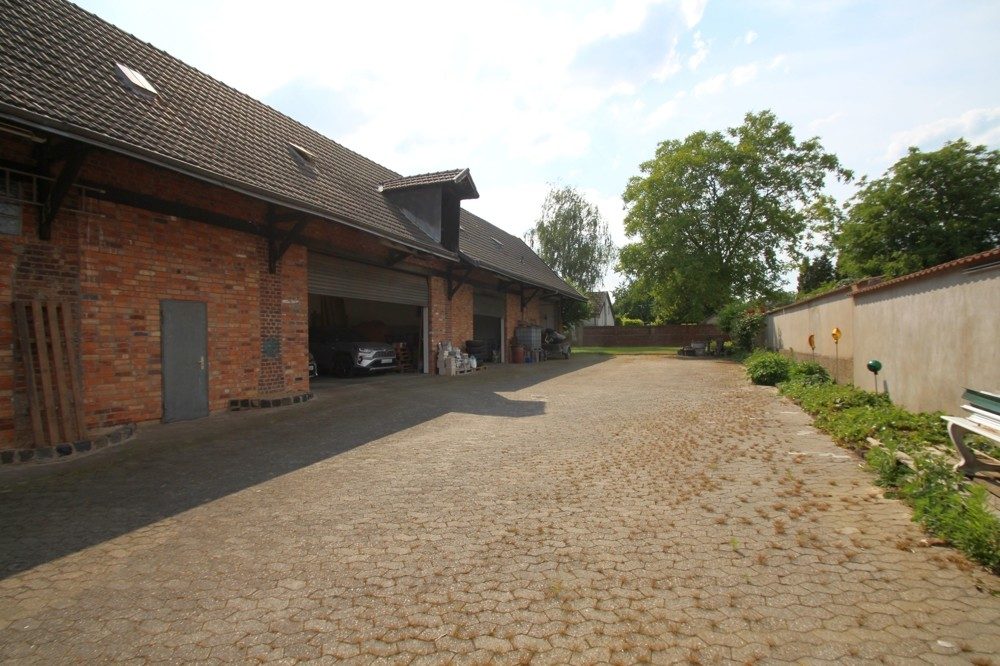 Immobilienangebot - Köln/ Roggendorf - Alle - Hofanlage mit Ein- Zweifamilienhaus und vielen Nebengebäuden zum Ausbau und individueller Nutzung.