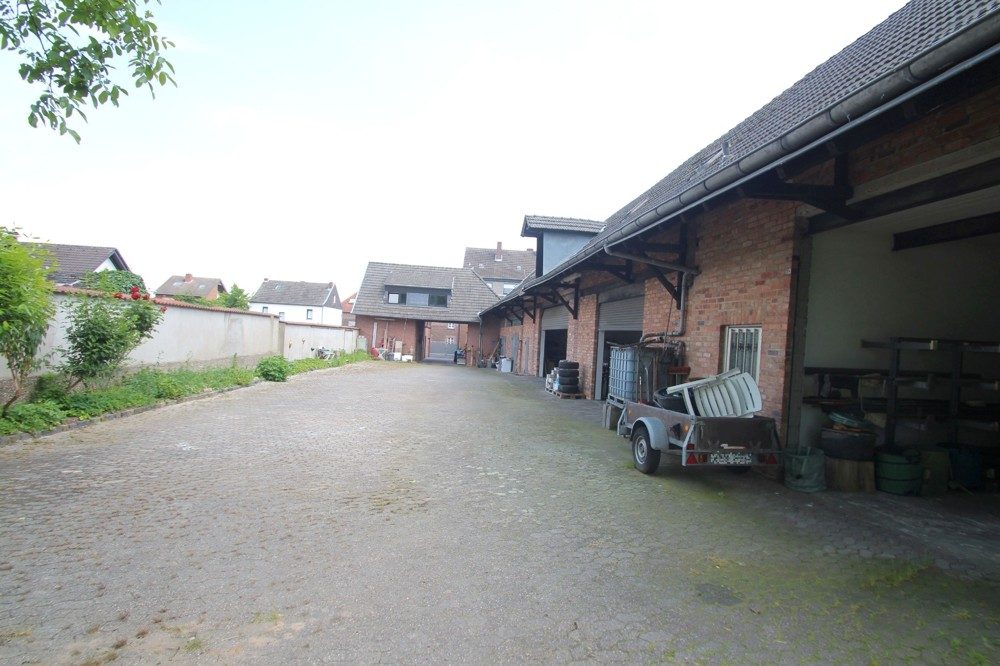 Immobilienangebot - Köln/ Roggendorf - Alle - Hofanlage mit Ein- Zweifamilienhaus und vielen Nebengebäuden zum Ausbau und individueller Nutzung.