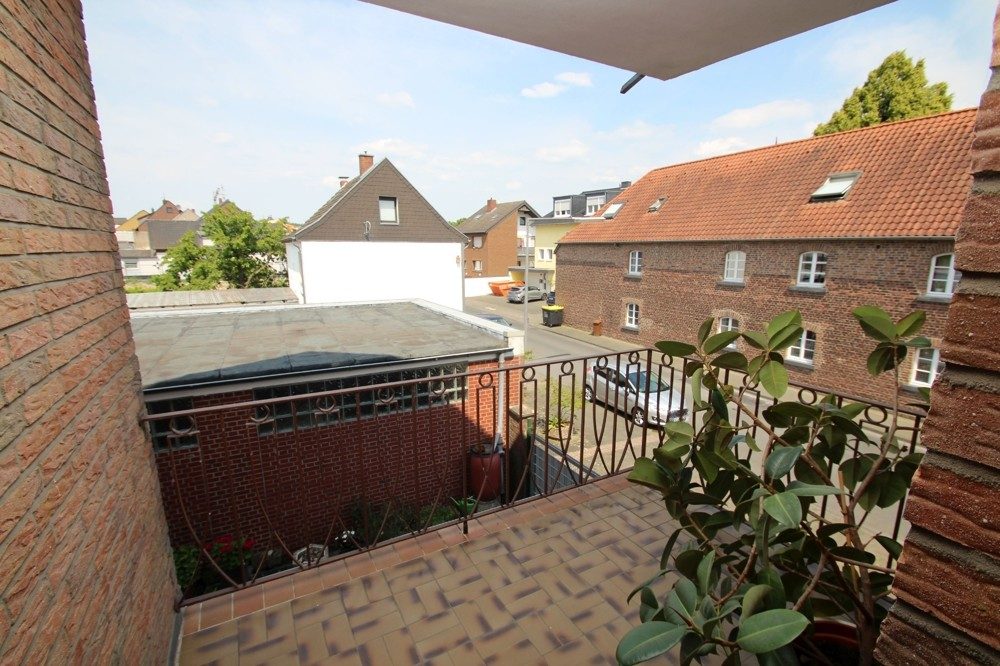 Immobilienangebot - Köln/ Roggendorf - Alle - Hofanlage mit Ein- Zweifamilienhaus und vielen Nebengebäuden zum Ausbau und individueller Nutzung.
