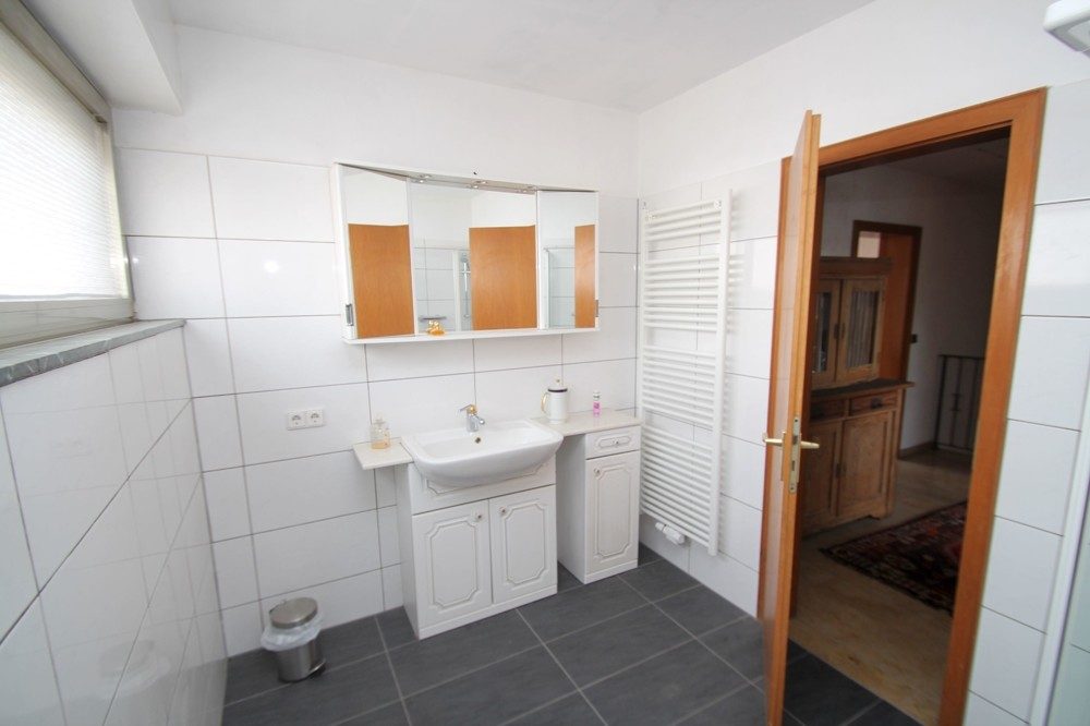 Immobilienangebot - Köln/ Roggendorf - Alle - Hofanlage mit Ein- Zweifamilienhaus und vielen Nebengebäuden zum Ausbau und individueller Nutzung.