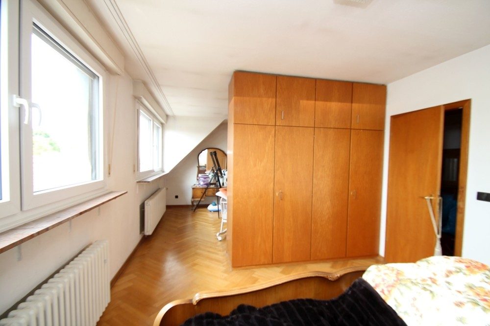 Immobilienangebot - Köln/ Roggendorf - Alle - Hofanlage mit Ein- Zweifamilienhaus und vielen Nebengebäuden zum Ausbau und individueller Nutzung.