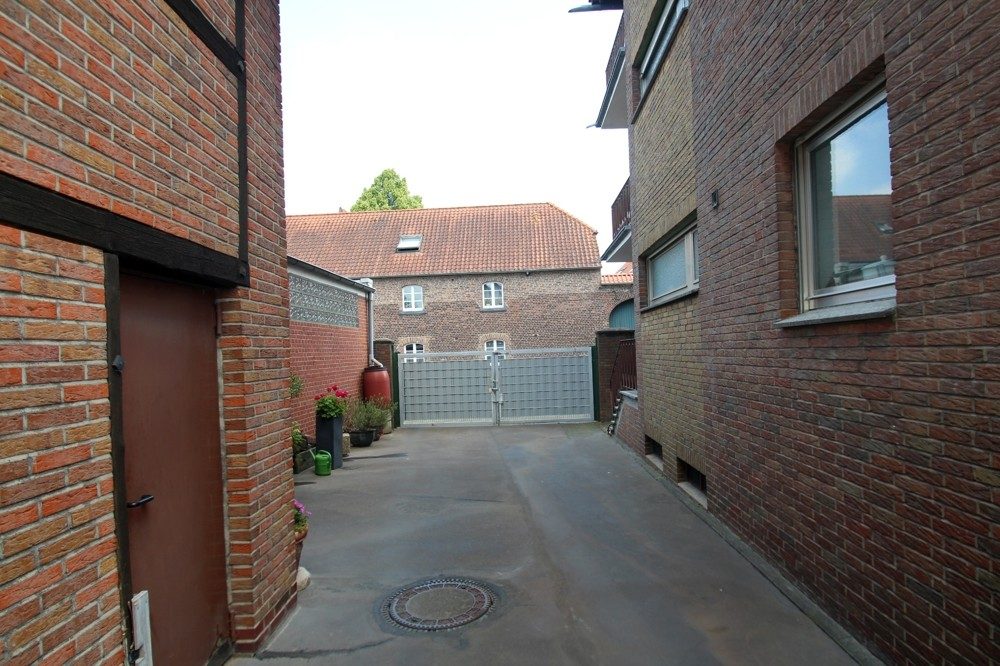 Immobilienangebot - Köln/ Roggendorf - Alle - Hofanlage mit Ein- Zweifamilienhaus und vielen Nebengebäuden zum Ausbau und individueller Nutzung.