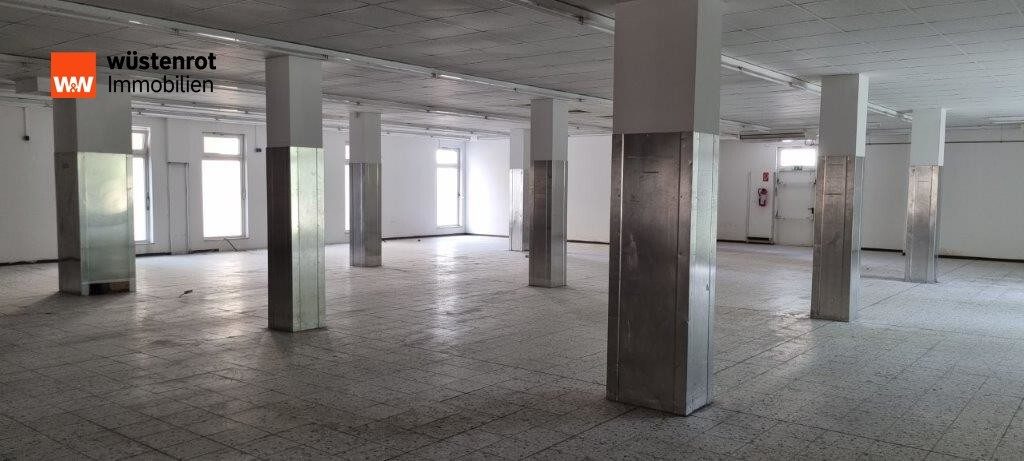 Immobilienangebot - Hersbruck - Alle - Ladenfläche mit 623 m² + 192 m² Lagerflächen
und 19 TG-Stellplätzen, in City Lage, zu verkaufen