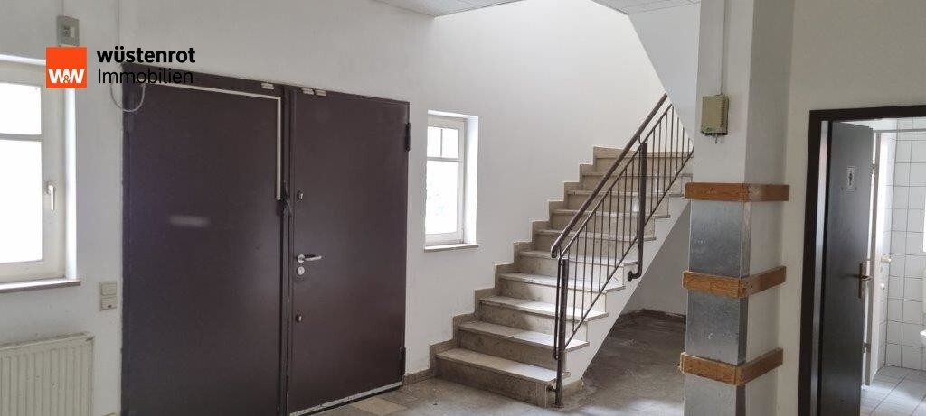 Immobilienangebot - Hersbruck - Alle - Ladenfläche mit 623 m² + 192 m² Lagerflächen
und 19 TG-Stellplätzen, in City Lage, zu verkaufen