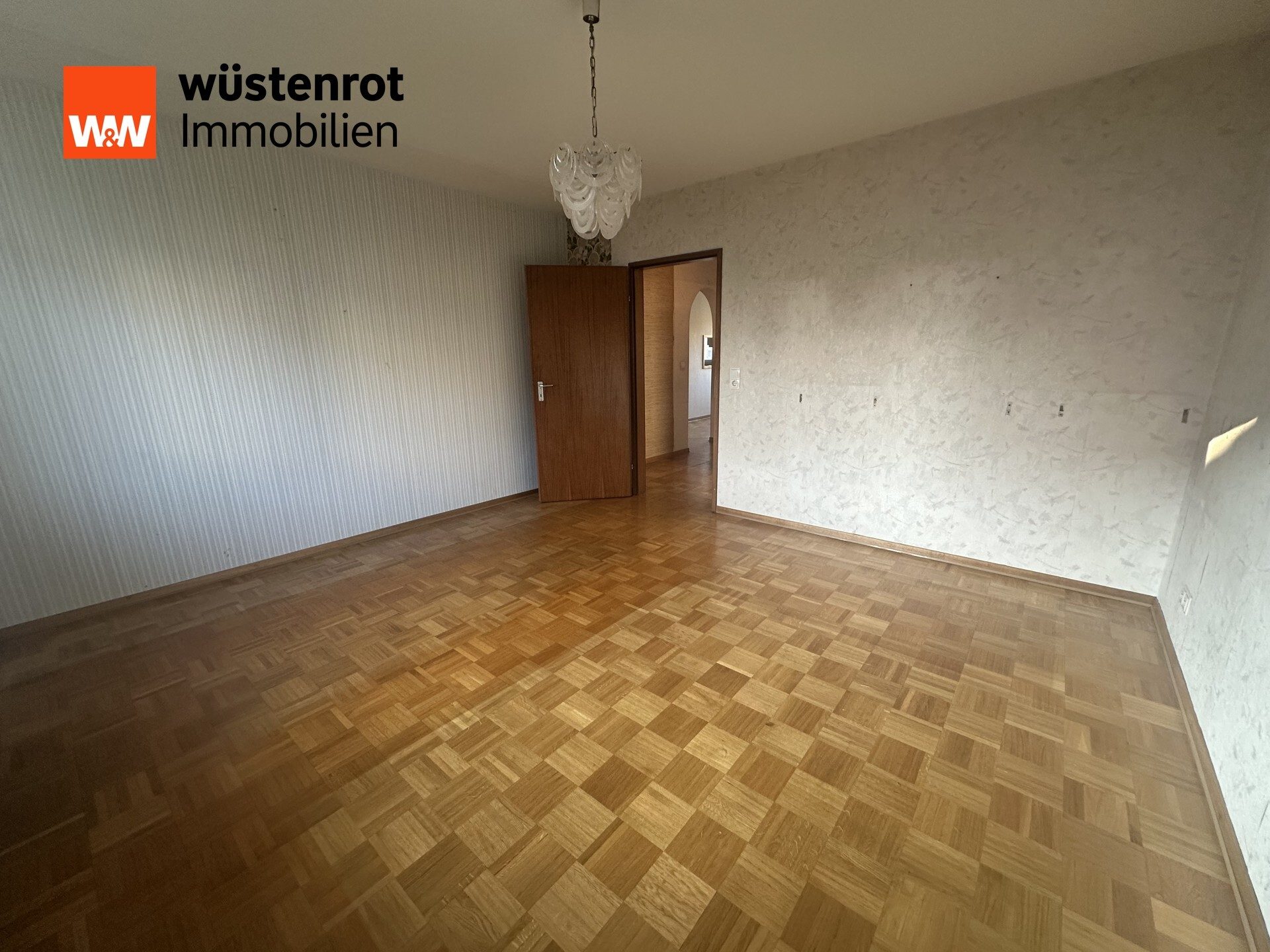 Immobilienangebot - Stuttgart / Weilimdorf - Alle - Schöne 3,5-Zimmerwohnung mit Balkon, Garage und Stellplatz in begehrter Lage von S-Weilimdorf