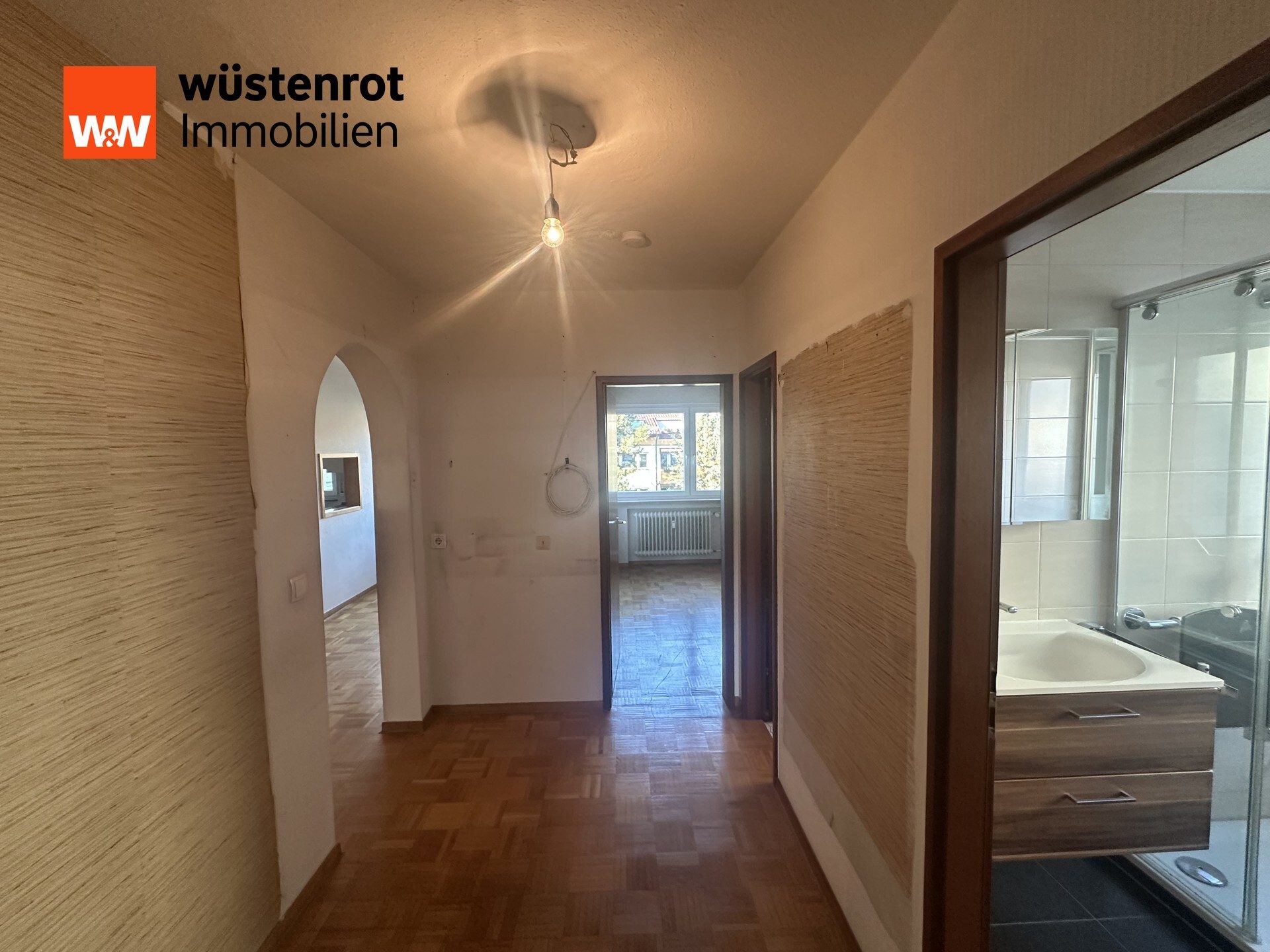 Immobilienangebot - Stuttgart / Weilimdorf - Alle - Schöne 3,5-Zimmerwohnung mit Balkon, Garage und Stellplatz in begehrter Lage von S-Weilimdorf