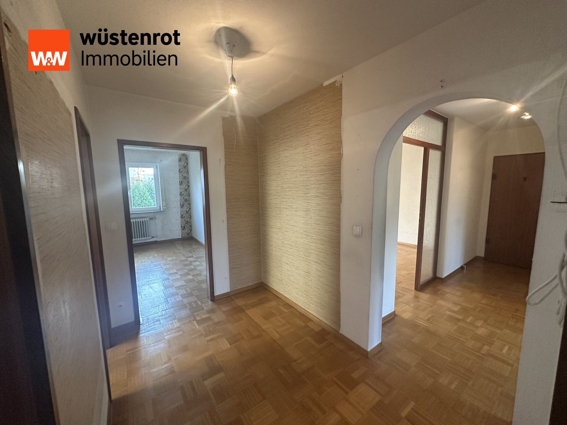 Immobilienangebot - Stuttgart / Weilimdorf - Alle - Schöne 3,5-Zimmerwohnung mit Balkon, Garage und Stellplatz in begehrter Lage von S-Weilimdorf