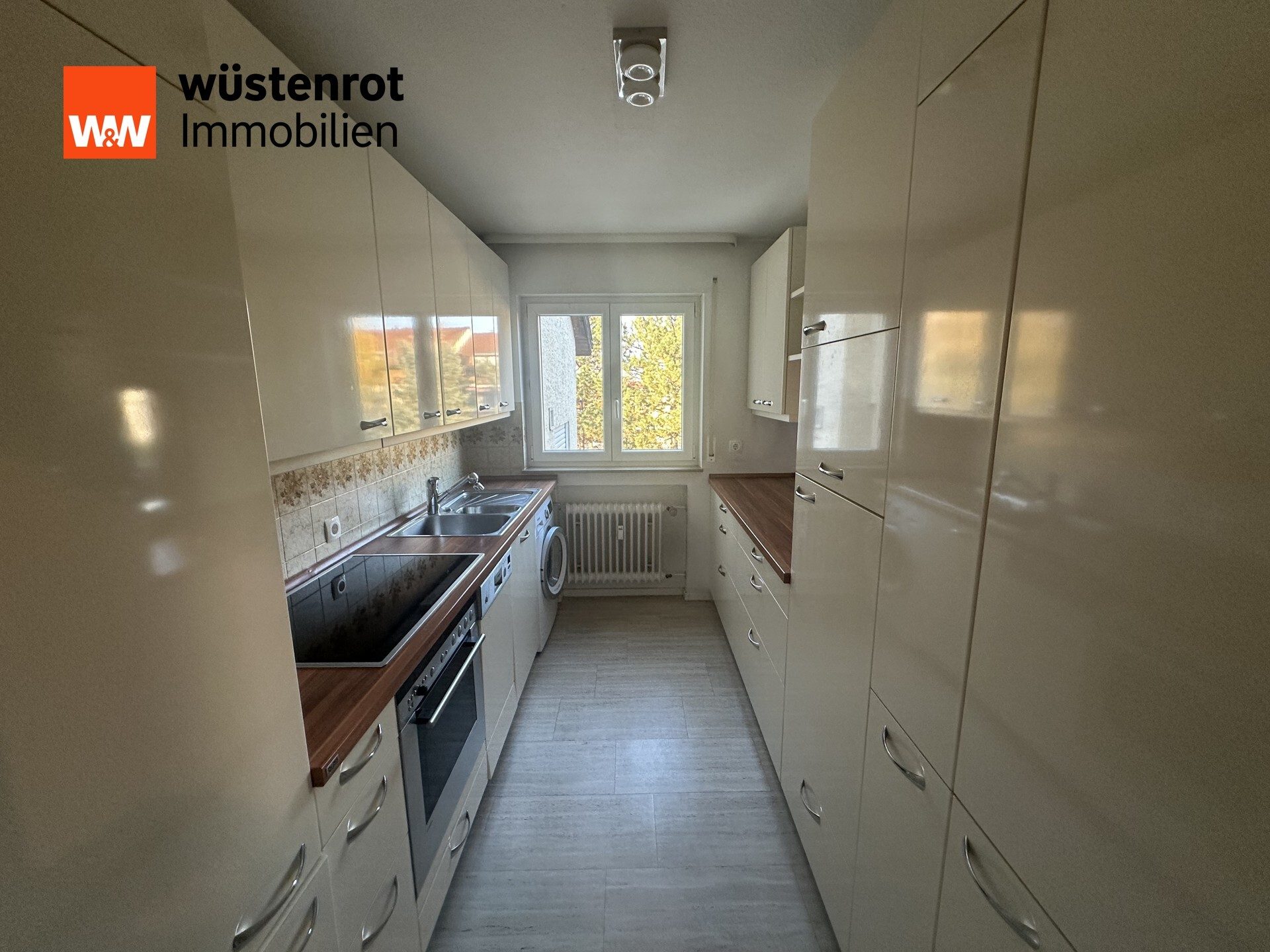 Immobilienangebot - Stuttgart / Weilimdorf - Alle - Schöne 3,5-Zimmerwohnung mit Balkon, Garage und Stellplatz in begehrter Lage von S-Weilimdorf