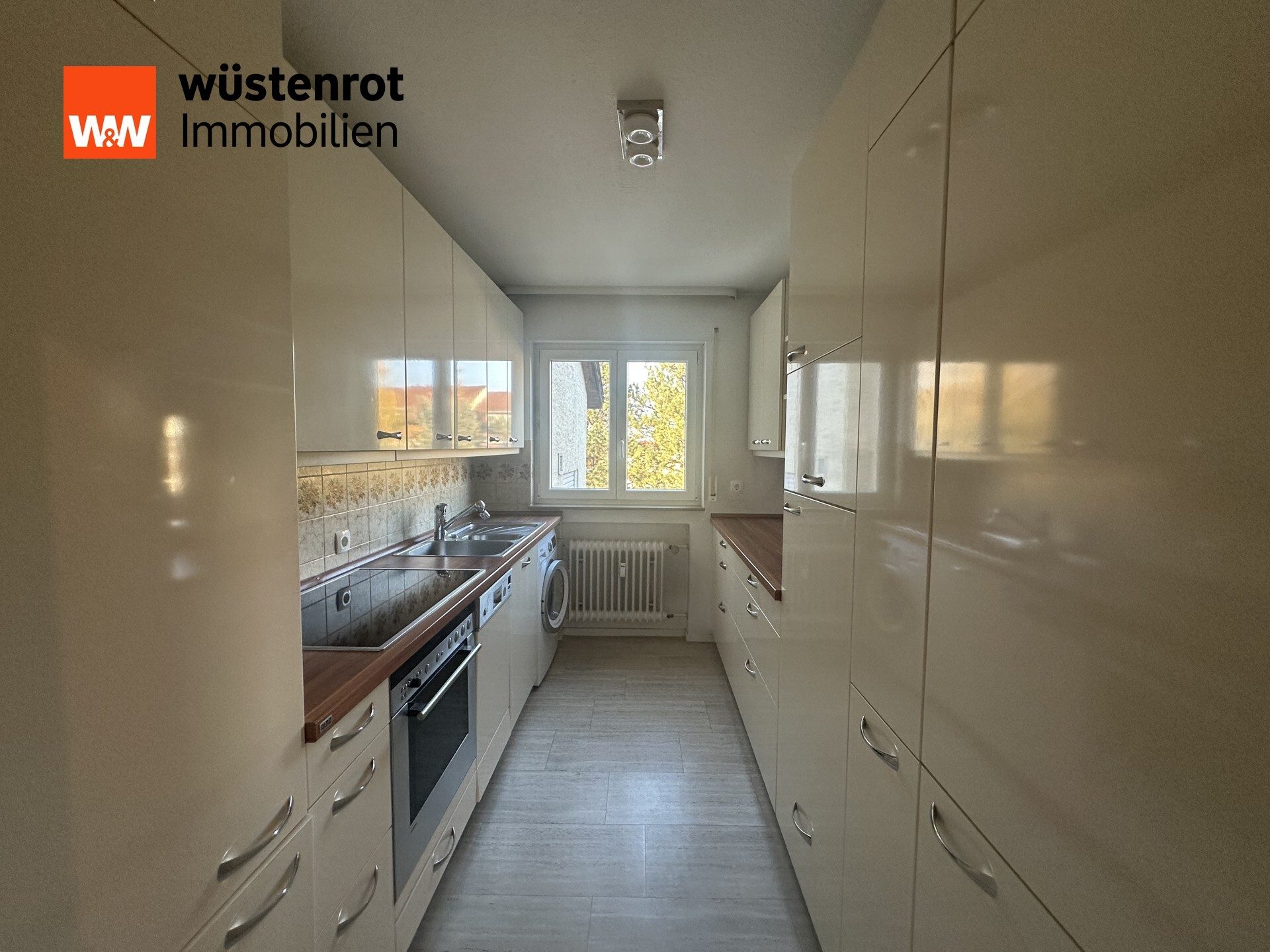 Immobilienangebot - Stuttgart / Weilimdorf - Alle - Schöne 3,5-Zimmerwohnung mit Balkon, Garage und Stellplatz in begehrter Lage von S-Weilimdorf