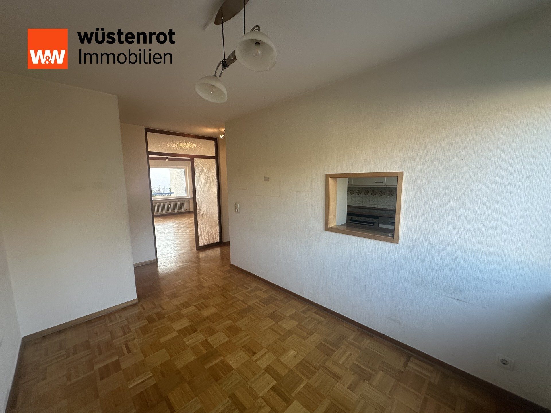 Immobilienangebot - Stuttgart / Weilimdorf - Alle - Schöne 3,5-Zimmerwohnung mit Balkon, Garage und Stellplatz in begehrter Lage von S-Weilimdorf