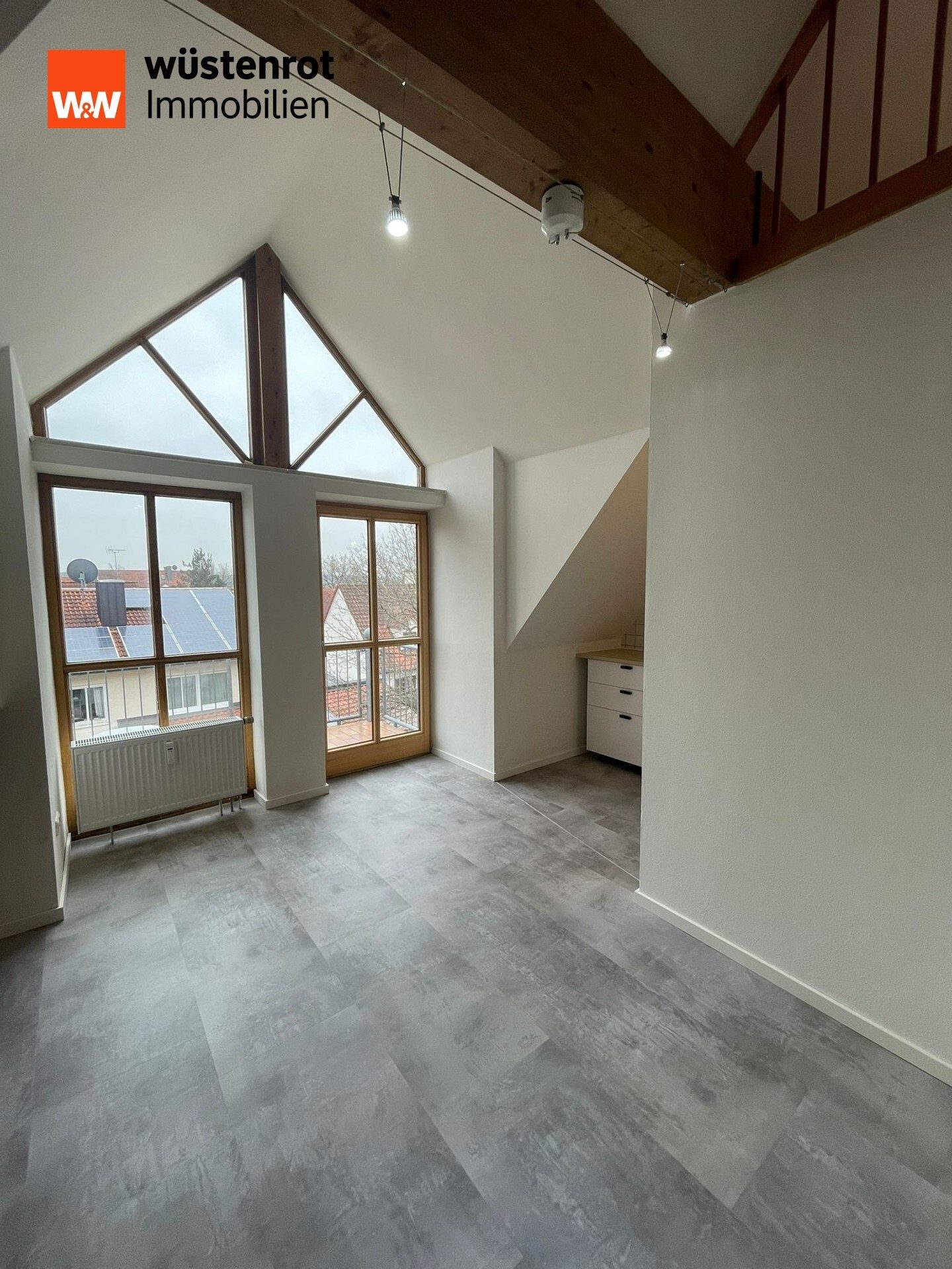 Immobilienangebot - Weichs - Alle - Großzügige, gut geschnittene 1,5-Zimmer DG-Wohnung mit Galerie und Balkon