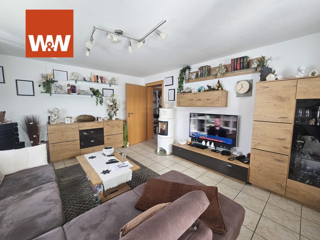 Immobilienangebot - Gosheim - Alle - Kapitalanleger aufgepasst!
Genial geschnittene und wundervoll modernisierte Dreizimmerwohnung.