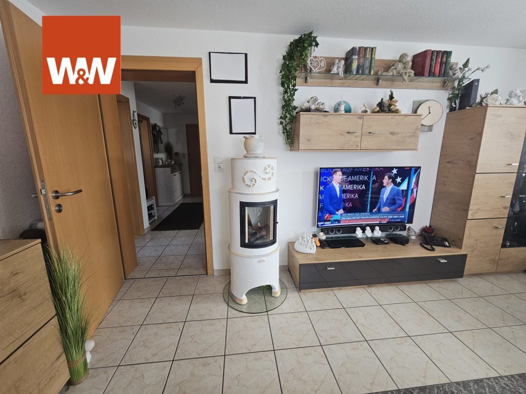 Immobilienangebot - Gosheim - Alle - Kapitalanleger aufgepasst!
Genial geschnittene und wundervoll modernisierte Dreizimmerwohnung.