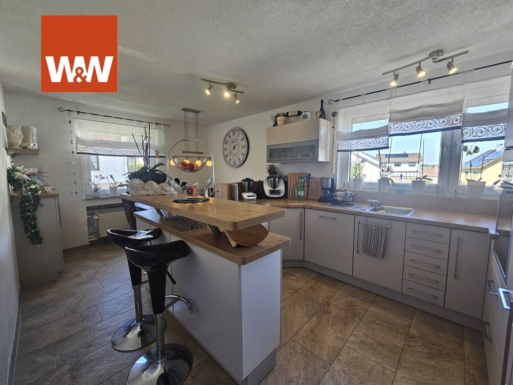 Immobilienangebot - Gosheim - Alle - Kapitalanleger aufgepasst!
Genial geschnittene und wundervoll modernisierte Dreizimmerwohnung.
