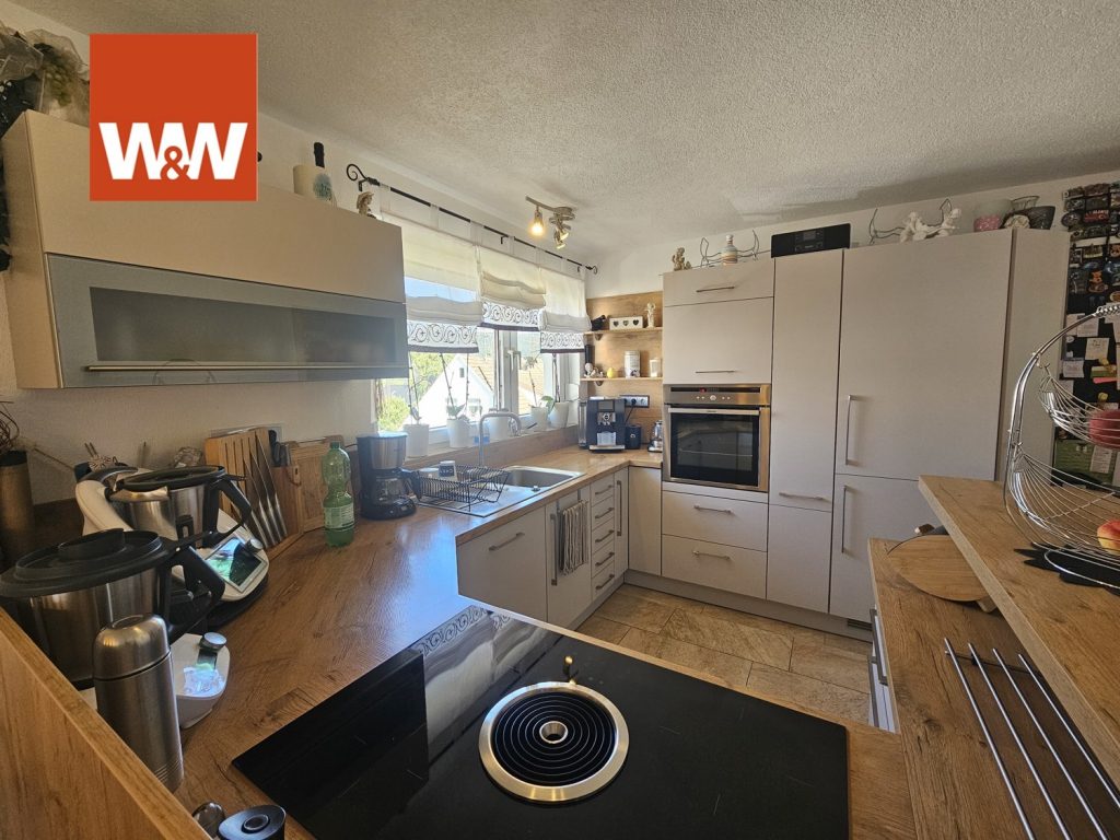 Immobilienangebot - Gosheim - Alle - Kapitalanleger aufgepasst!
Genial geschnittene und wundervoll modernisierte Dreizimmerwohnung.