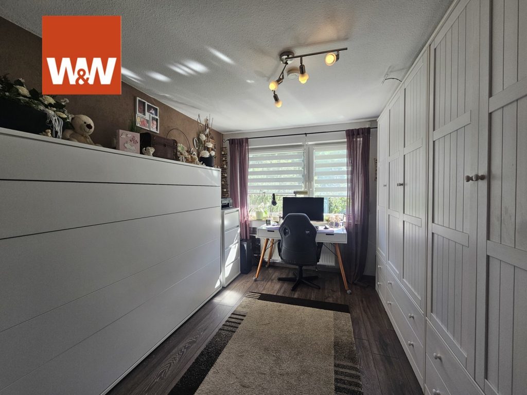Immobilienangebot - Gosheim - Alle - Kapitalanleger aufgepasst!
Genial geschnittene und wundervoll modernisierte Dreizimmerwohnung.