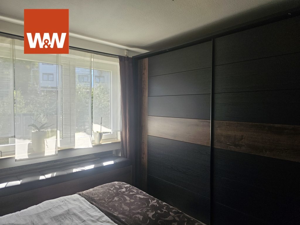 Immobilienangebot - Gosheim - Alle - Kapitalanleger aufgepasst!
Genial geschnittene und wundervoll modernisierte Dreizimmerwohnung.