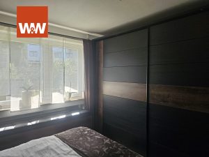 Immobilienangebot - Gosheim - Alle - Kapitalanleger aufgepasst!
Genial geschnittene und wundervoll modernisierte Dreizimmerwohnung.