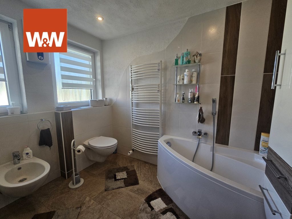 Immobilienangebot - Gosheim - Alle - Kapitalanleger aufgepasst!
Genial geschnittene und wundervoll modernisierte Dreizimmerwohnung.