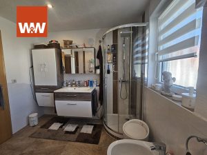 Immobilienangebot - Gosheim - Alle - Kapitalanleger aufgepasst!
Genial geschnittene und wundervoll modernisierte Dreizimmerwohnung.