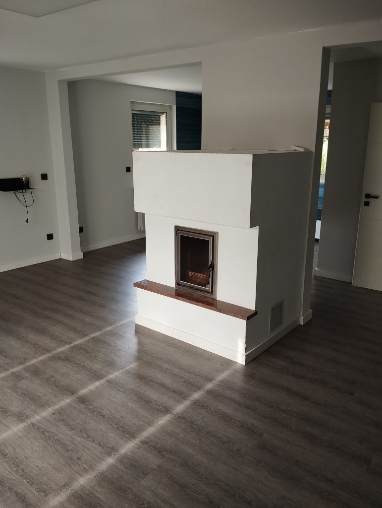 Immobilienangebot - Diespeck - Alle - Sofort bezugsfrei: 

Modernisiertes Zweifamilienhaus auf herrlich großem Grundstück in Diespeck