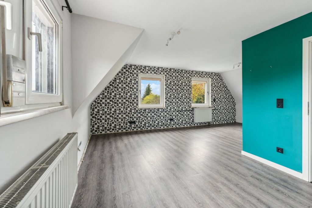 Immobilienangebot - Diespeck - Alle - Sofort bezugsfrei: 

Modernisiertes Zweifamilienhaus auf herrlich großem Grundstück in Diespeck