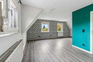 Immobilienangebot - Diespeck - Alle - Sofort bezugsfrei: 

Modernisiertes Zweifamilienhaus auf herrlich großem Grundstück in Diespeck
